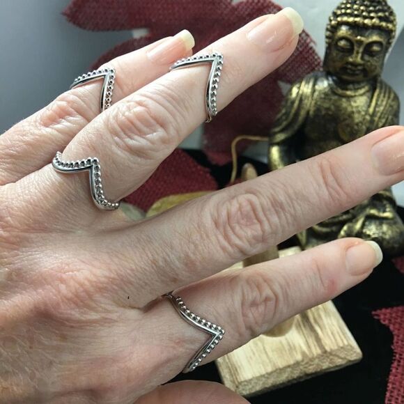 Sterling Silver V-Shaped Dotted Ring Boho Sizes 4,5 - Picture 2 of 5
